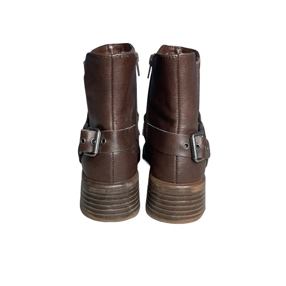 Steve Madden JRider brown boots. Big girls size 5. Block stacked heel side zip.
